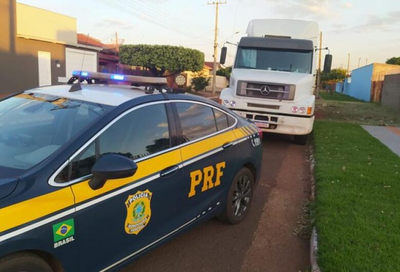 Homem tem casa invadida e é ferido por dupla com golpes de faca em Dourados