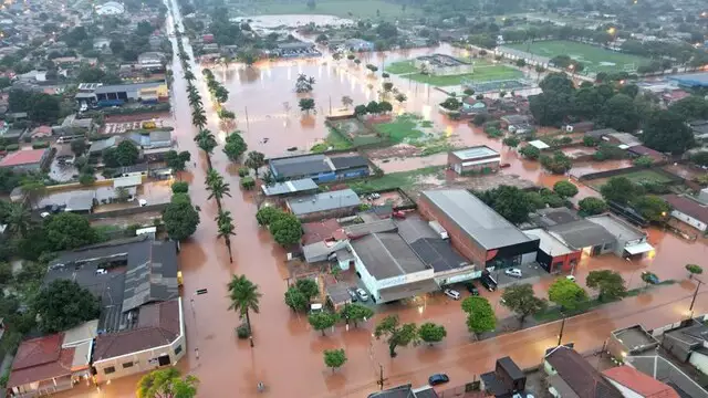 Lagoa inundou cerca de 50 casas durante chuva no interior de MS