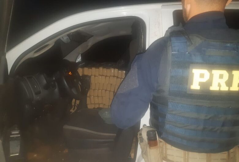 Polícia apreende caminhonete transportando 2 toneladas de maconha