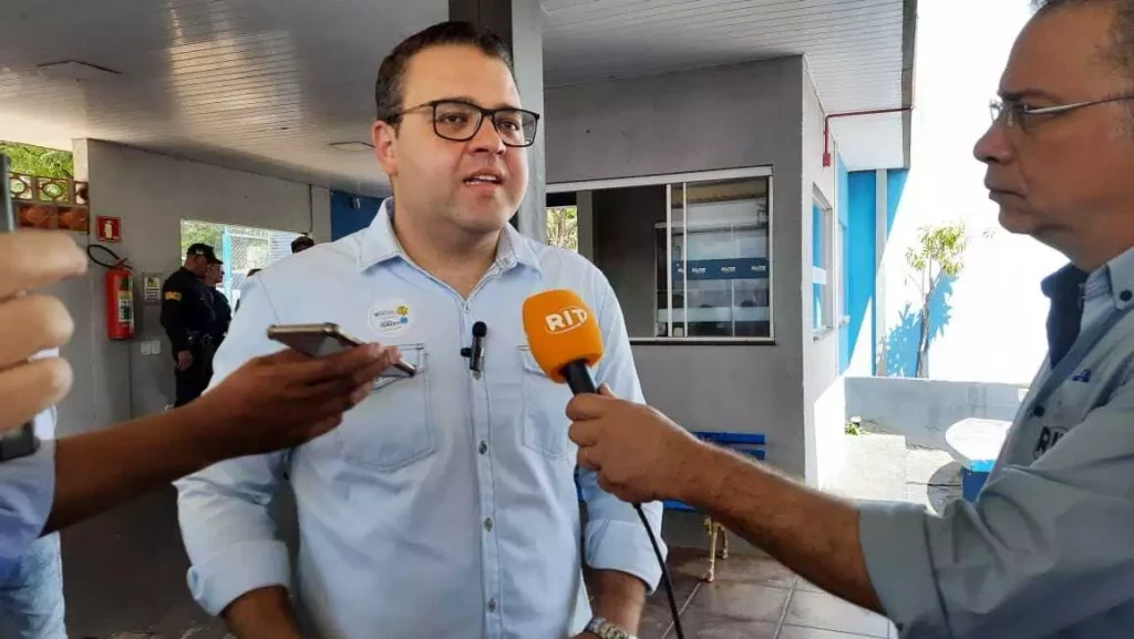 Estelionatários se passam pelo prefeito Alan Guedes para aplicar golpes