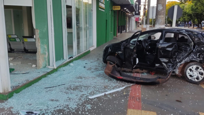 Acidente no centro de Dourados quase termina com tragédia na madrugada