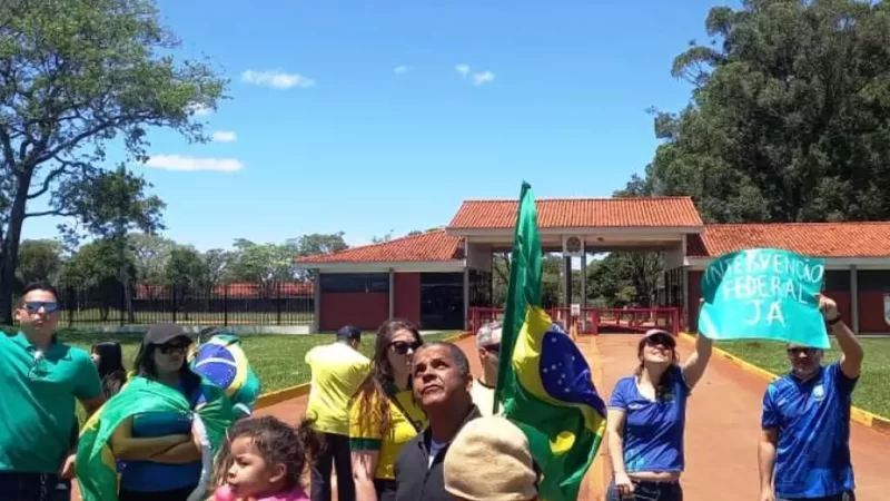 No interior, bolsonaristas protestam em frente ao Exército por “intervenção”