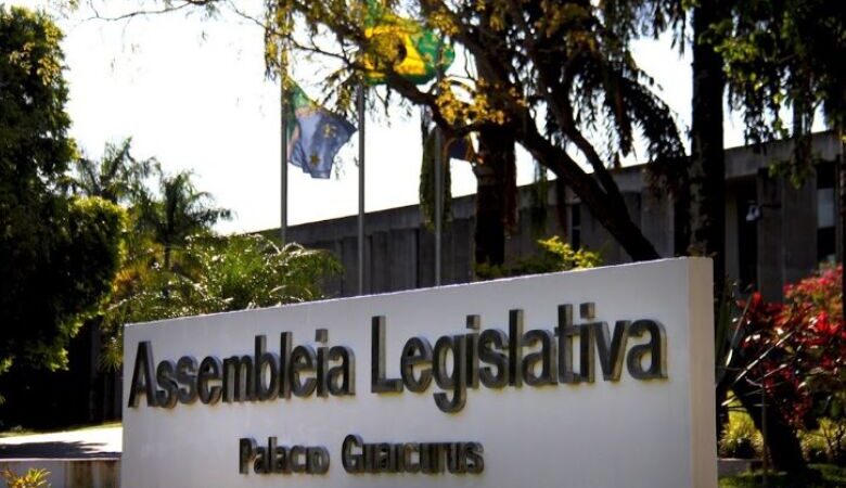 Deputados limpam a pauta e aprovam aumento de salário