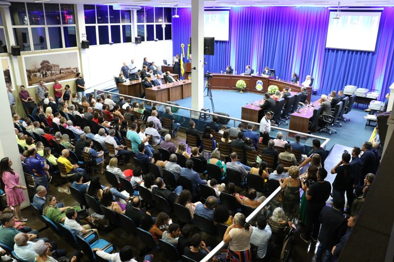 Câmara de Dourados celebra personalidades e instituições