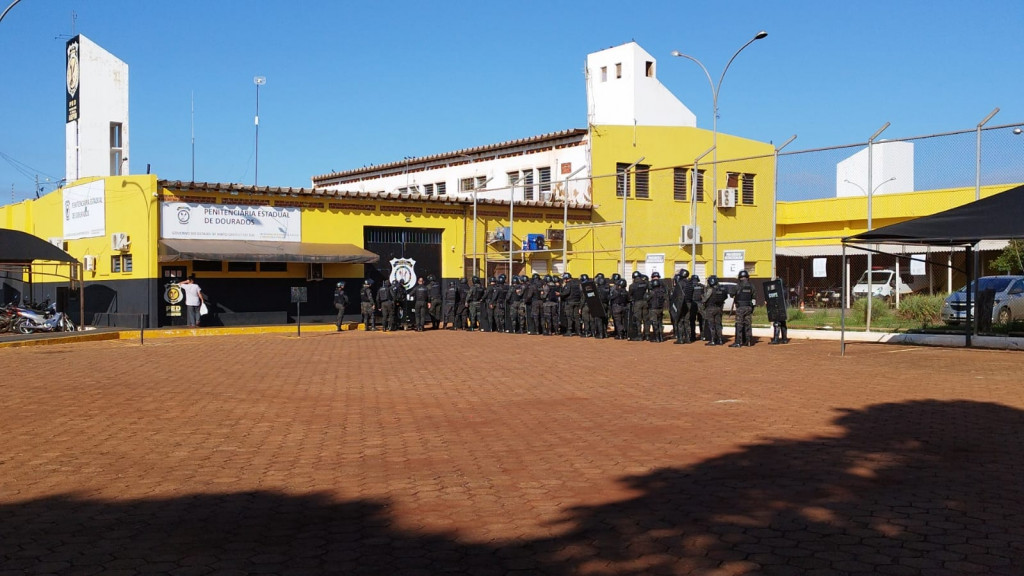 Policiais penais entram na PED para vistoria em celas do PCC