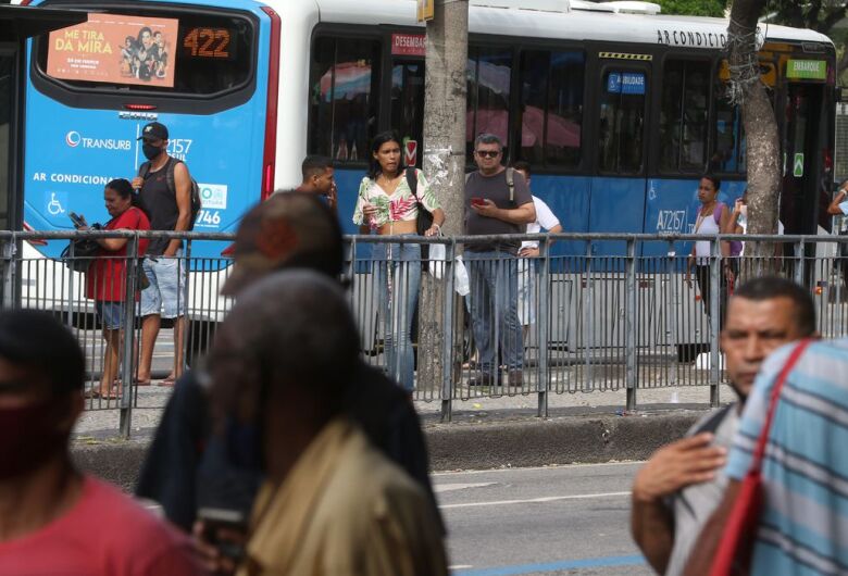 Setor de serviços cai 0,6% de setembro para outubro