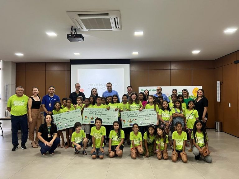 Alunos da Escola Municipal Clori Benedetti recebem premiação do projeto ‘Recicla Verdinho’