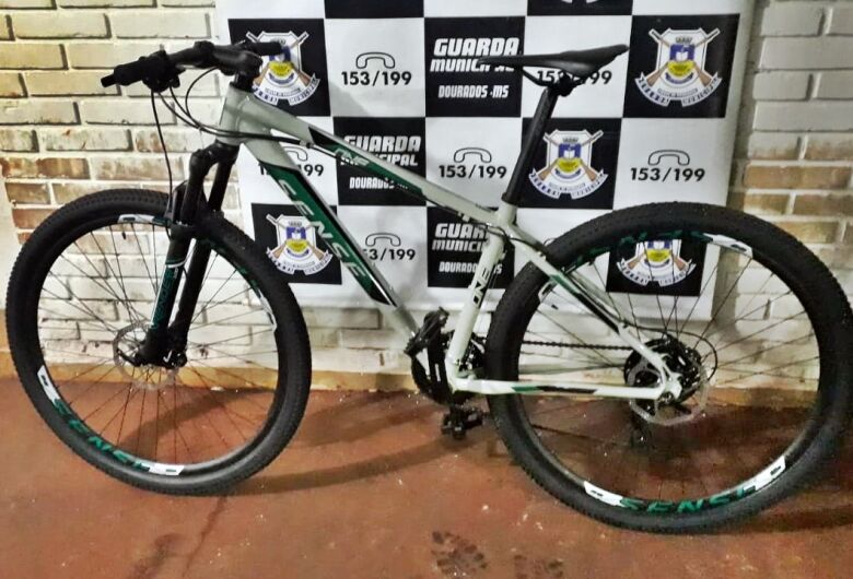 Homem é preso por invadir loja e furtar bicicleta avaliada em R$ 2,5 mil