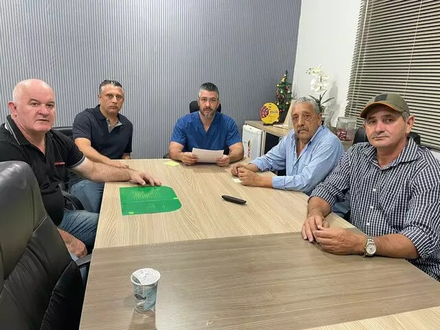 Vereador acusado de participar de “mensalinho” volta ao cargo