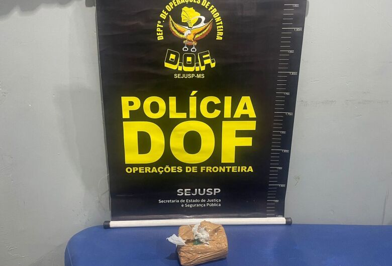 Mulher é presa com pasta base de cocaína em veículo de aplicativo