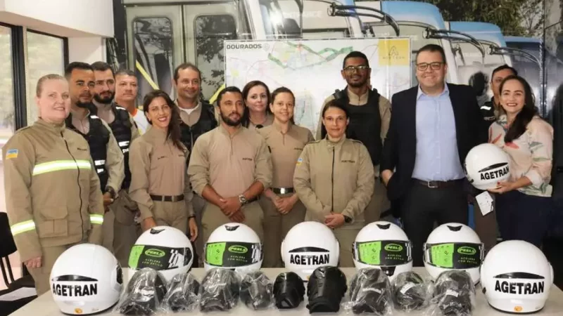 Dourados entrega novos equipamentos para agentes de trânsito