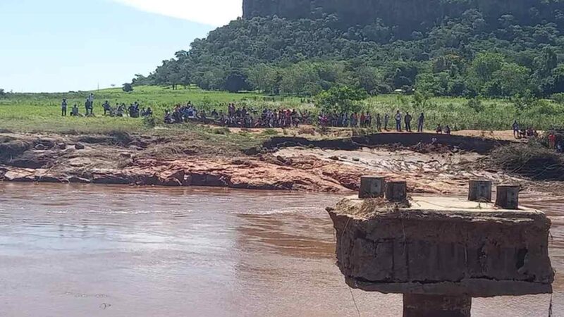 Rio transborda e deixa mais de 700 famílias indígenas desabrigadas na fronteira