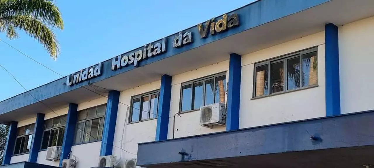 Mulher baleada e esfaqueada em bairro é levada para a UTI em hospital de Dourados