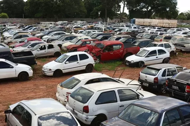 Detran leiloa 62 lotes e arrecada R$ 308 mil em Mato Grosso do Sul