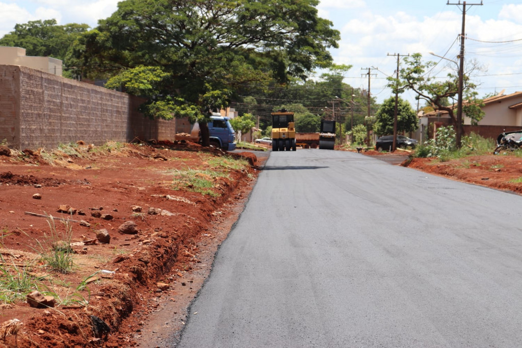 Obras de asfaltamento avançam no Parque dos Jequitibás