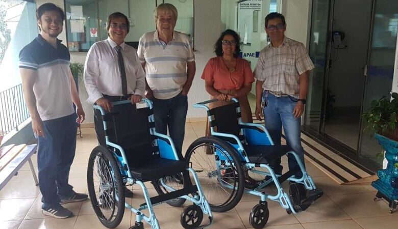 HV e Apae são atendidos com doações de cadeiras de rodas do Rotary