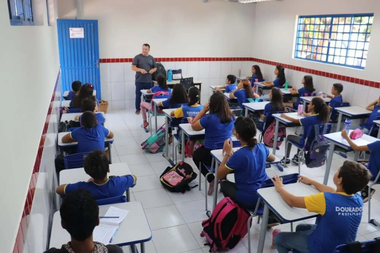 Escola de Dourados que recebeu investimentos de R$ 2,5 milhões em reformas é entregue