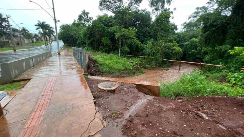 Prefeitura notifica Sanesul por erosão às margens de ponte recém construída em Dourados