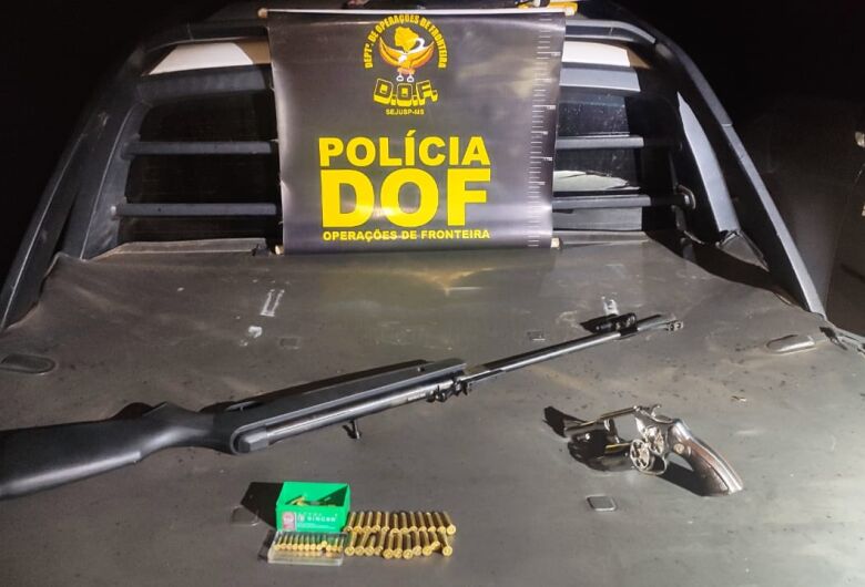 Revólver e rifle são apreendidos durante fiscalização em estrada vicinal