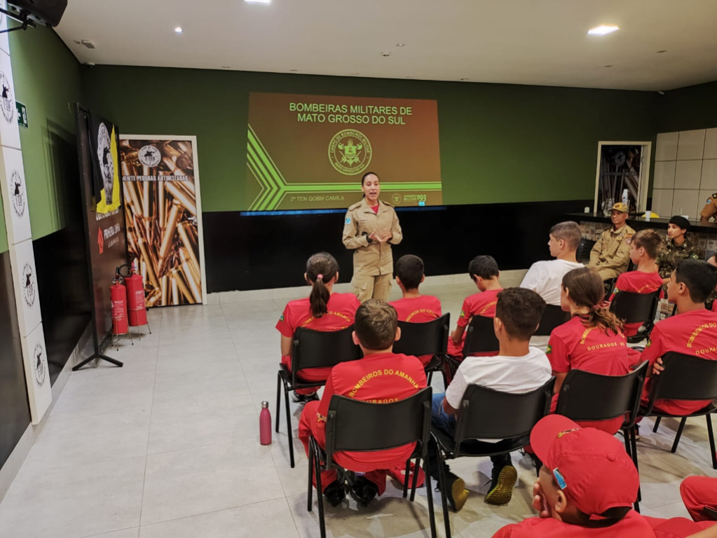 Alunos do “Bombeiros do Amanhã” participam de aula especial