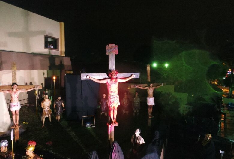 Paróquia Nossa Senhora de Fátima encena a Paixão de Cristo na sexta-feira