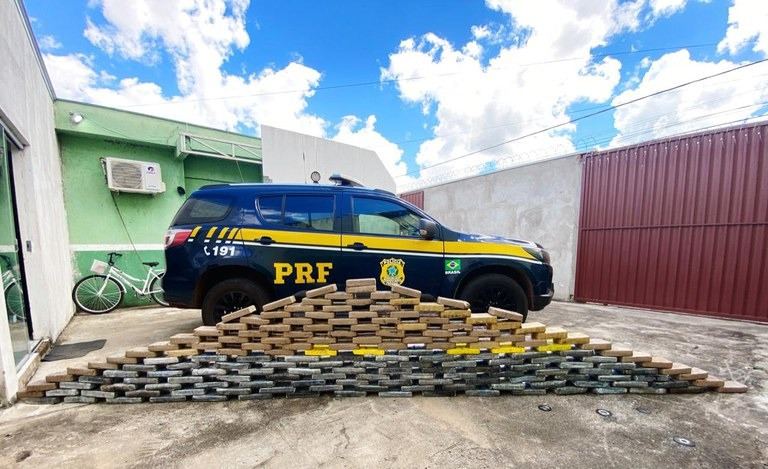 PRF apreende quase 200 quilos de cocaína em pneus de caminhão