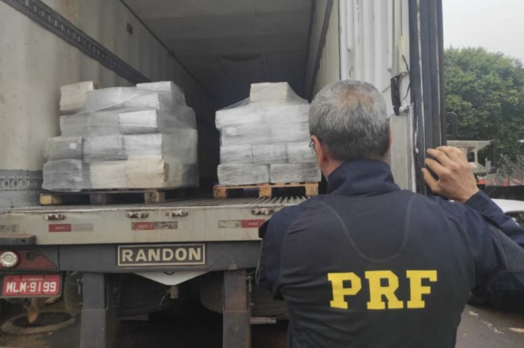 Em sua 5ª viagem para o tráfico, homem é preso pela PRF com 300 quilos de cocaína