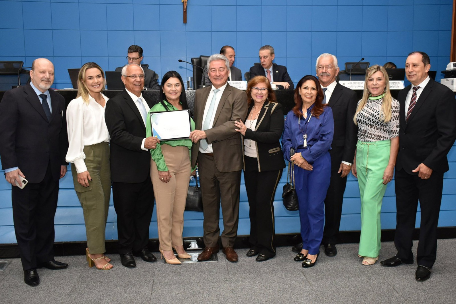 Deputado Roberto Hashioka entrega Moção de Congratulação ao presidente da Socipar