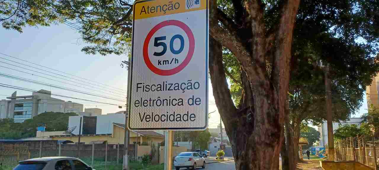 Com 41 radares espalhados pela cidade, Agetran de Dourados começa a emitir multas em julho