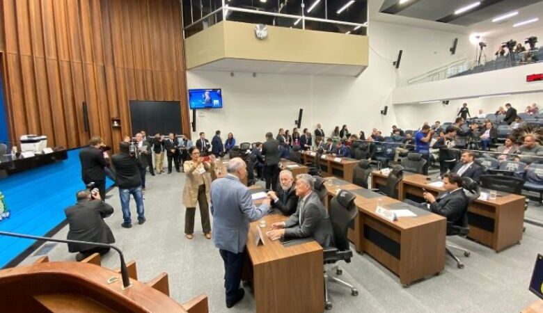 Na última sessão antes do recesso, deputados devem votar projetos ligados à educação