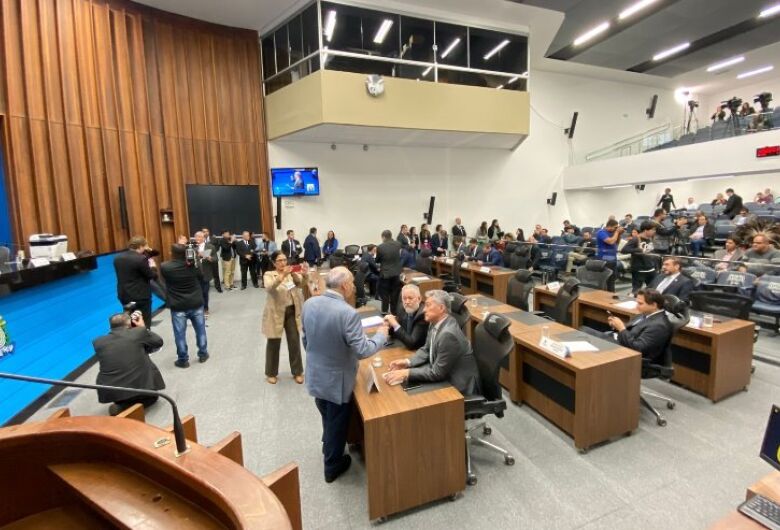 Na última sessão antes do recesso, deputados devem votar projetos ligados à educação