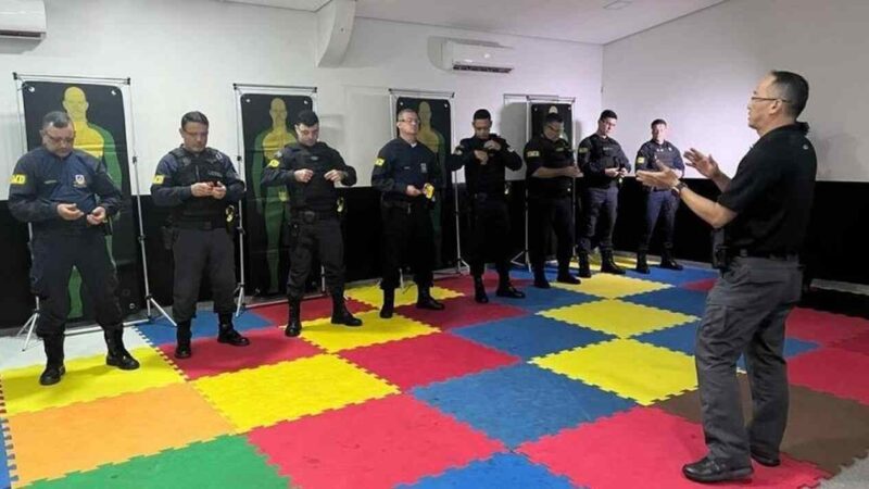 Guardas de Dourados recebem treinamento para uso de novas armas paralisantes