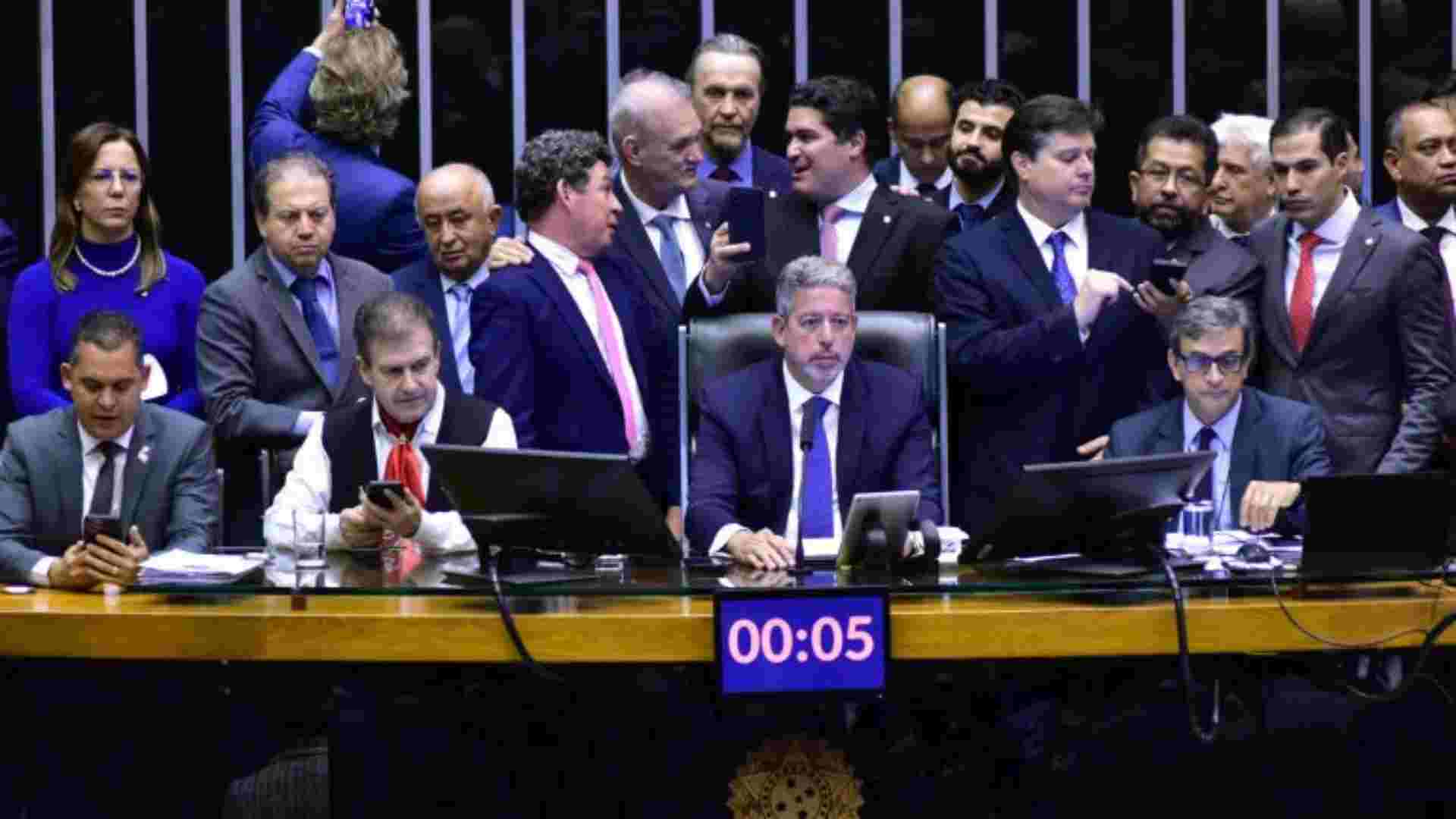 Deputados federais votam nesta sexta destaques à PEC da reforma tributária