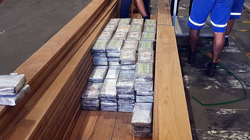 PF mira quadrilha que enviava cocaína ao exterior em carga de madeira