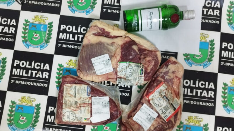 Homem é preso tentando furtar picanha e bebida de supermercado