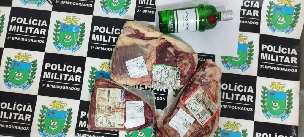 Homem é preso tentando furtar picanha e bebida de supermercado