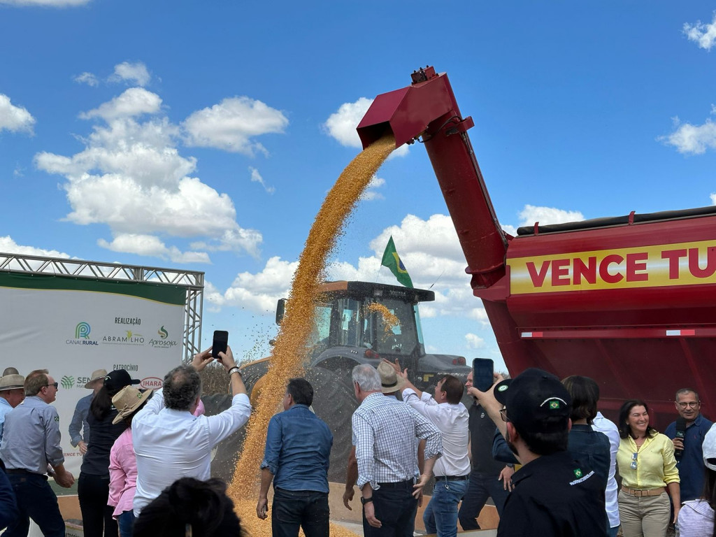 Conjuntura política e cenário atual marcam a abertura nacional da colheita do milho