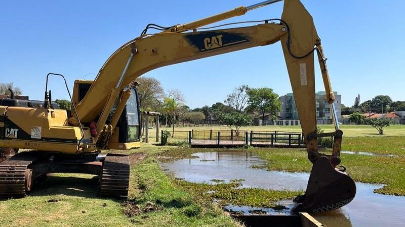 Prefeitura mobiliza secretarias para limpeza do lago norte do Parque Rego D’Água