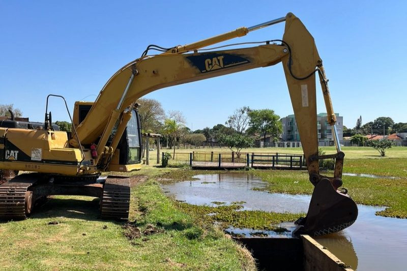 Prefeitura mobiliza secretarias para limpeza do lago norte do Parque Rego D’Água