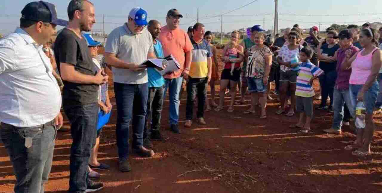 Famílias beneficiadas em projeto habitacional de Dourados recebem ‘manual de autoconstrução’