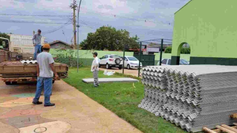 Defesa Civil estadual entrega telhas para atender famílias atingidas por tempestade em Dourados