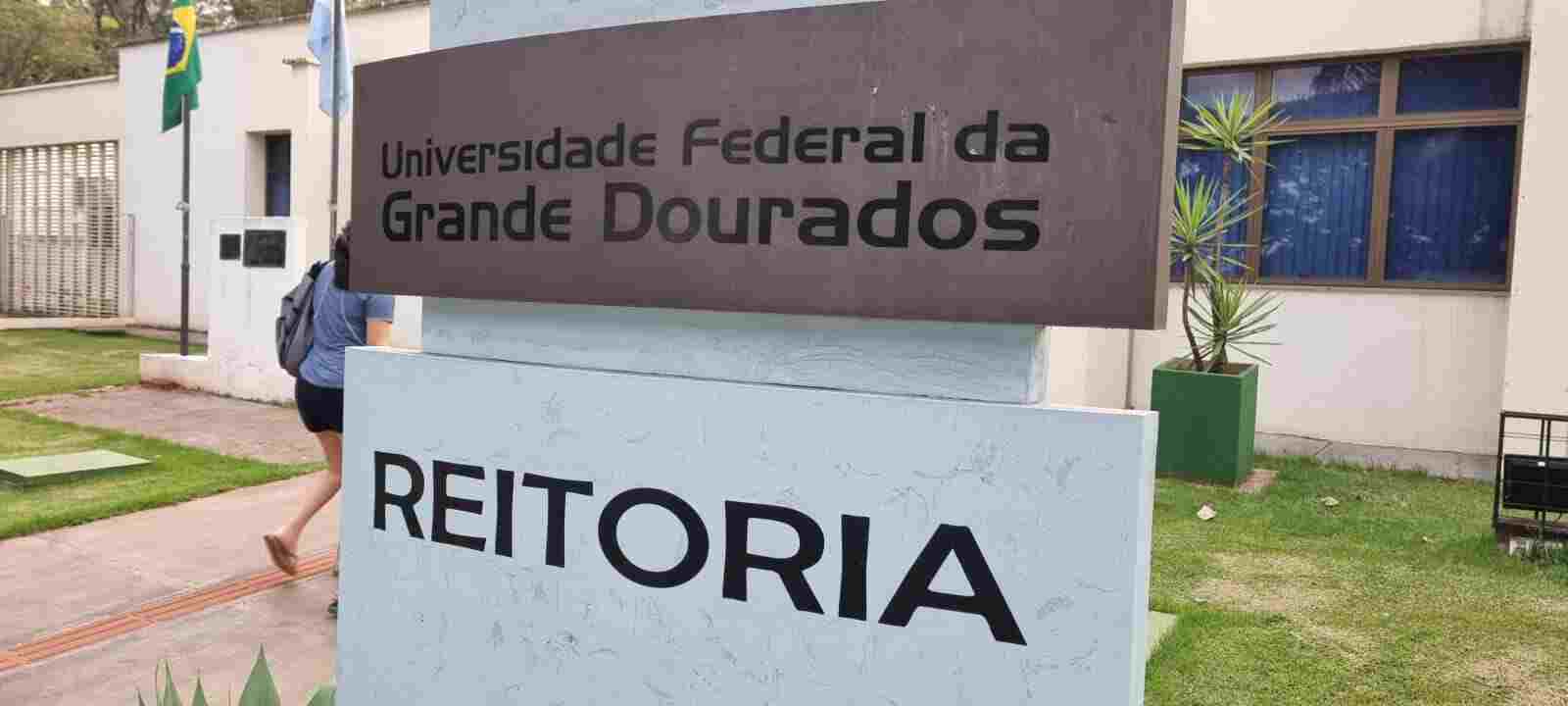 Com salários de até R$ 10 mil, inscrições para concurso da UFGD seguem abertas