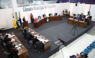 Câmara aprova campanha de prevenção à Síndrome Text Neck; saiba o que é