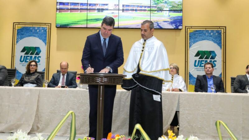 Na posse de reitor, Riedel destaca papel inclusivo e transformador da Uems