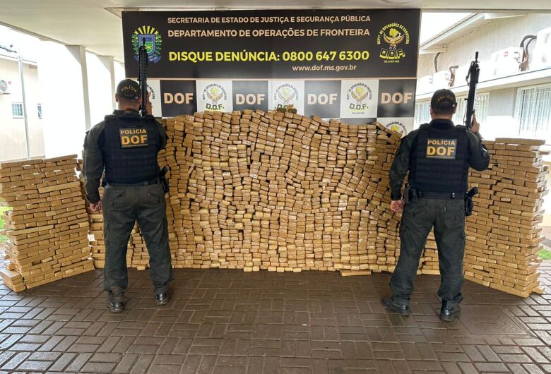 Caminhonete é apreendida em Dourados com 1,4 tonelada de maconha