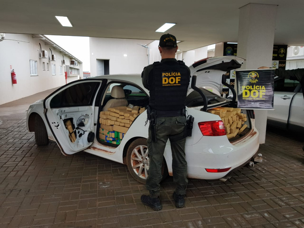 VÍDEO: Veículos são apreendidos com carga de maconha avaliada em R$ 7,8 milhões