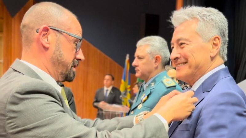 Deputado Roberto Hashioka recebe Medalha Prêmio da Polícia Civil de MS