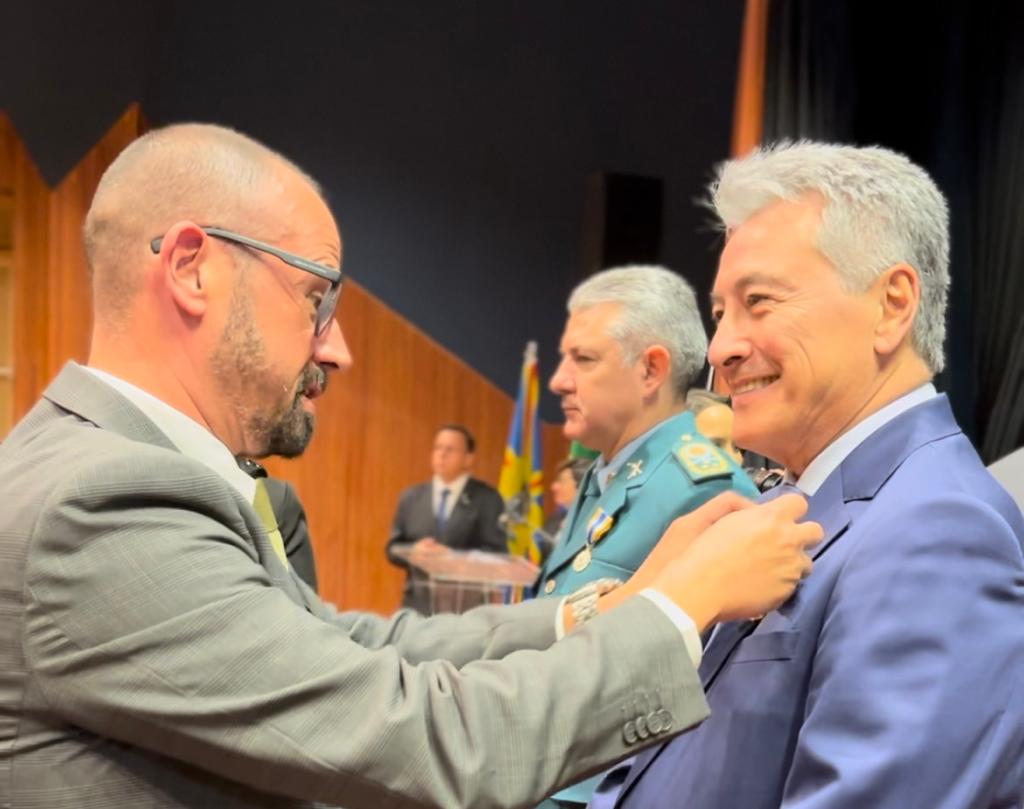 Deputado Roberto Hashioka recebe Medalha Prêmio da Polícia Civil de MS