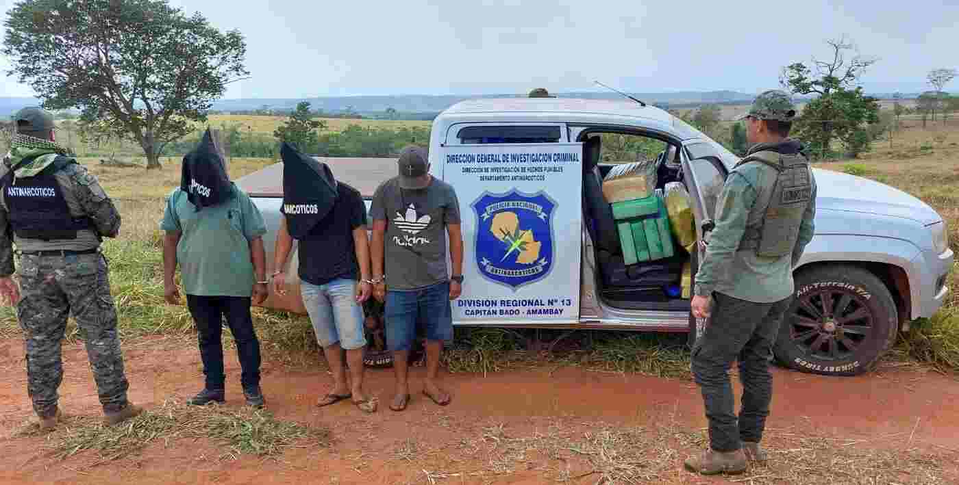 Polícia apreende carros e trio acusado de tráfico na fronteira com o MS