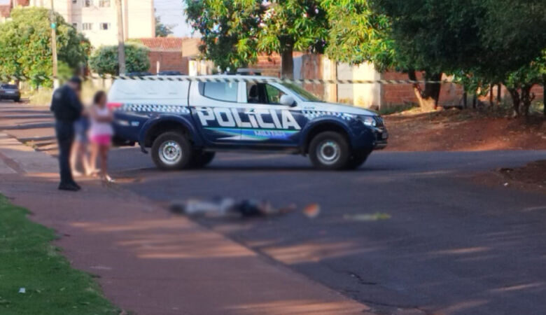 Polícia investiga autoria de tiros que mataram jovem em frente a escola